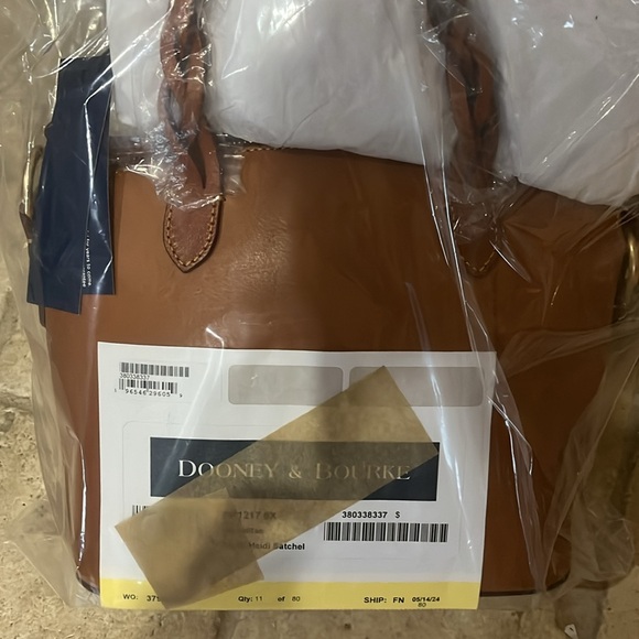 Elegant Brown Leather Handbag - Picture 6 of 9